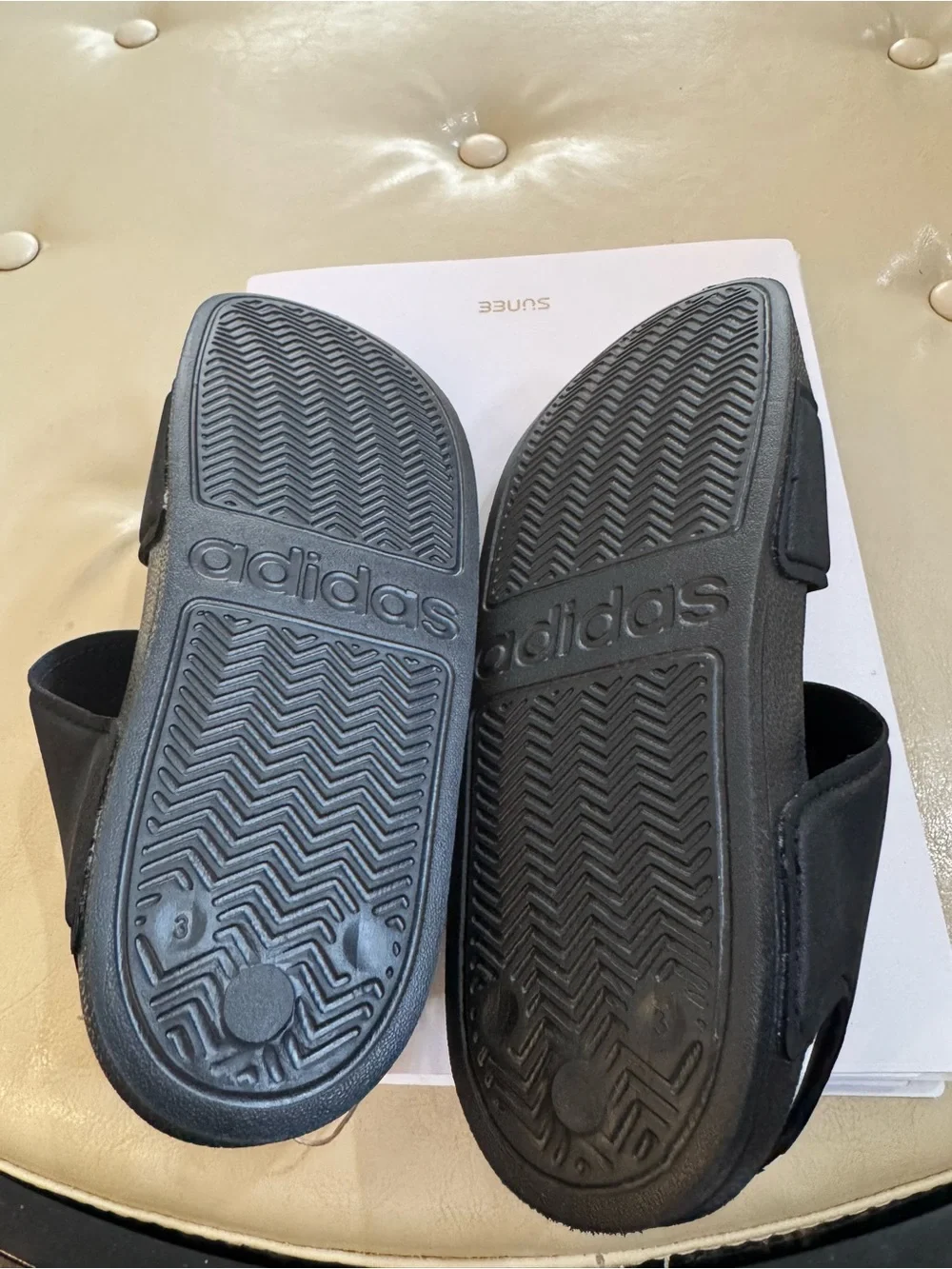 Adidas Kids Sz. 3